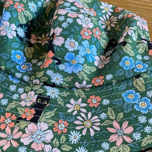 Floral Cat Print Bucket Hat - Picture 3 of 8